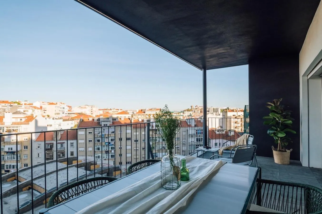 Apartment Mondego - 2 bedrooms and terrace in Arroios Lisbon Portugal